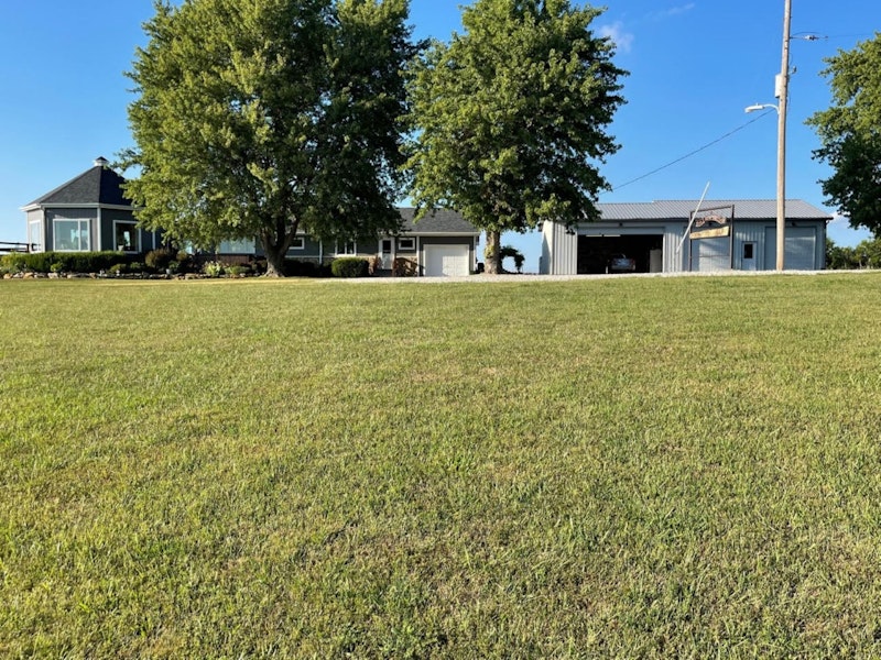 Beautiful Residence and Acreage Overlooking Melvern Lake 698 Glasgow